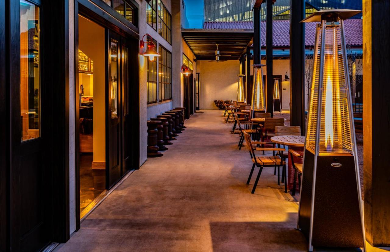 Texican Court, By Valencia Hotel Collection Irving Exterior foto